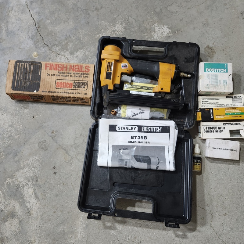 Stanly/Bostich air Brad Nailer with oil and nails  D-6