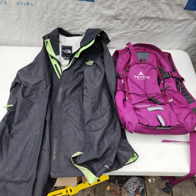XL/TG  North Face rain/wind jacket TETON SPORTS Back pack-16