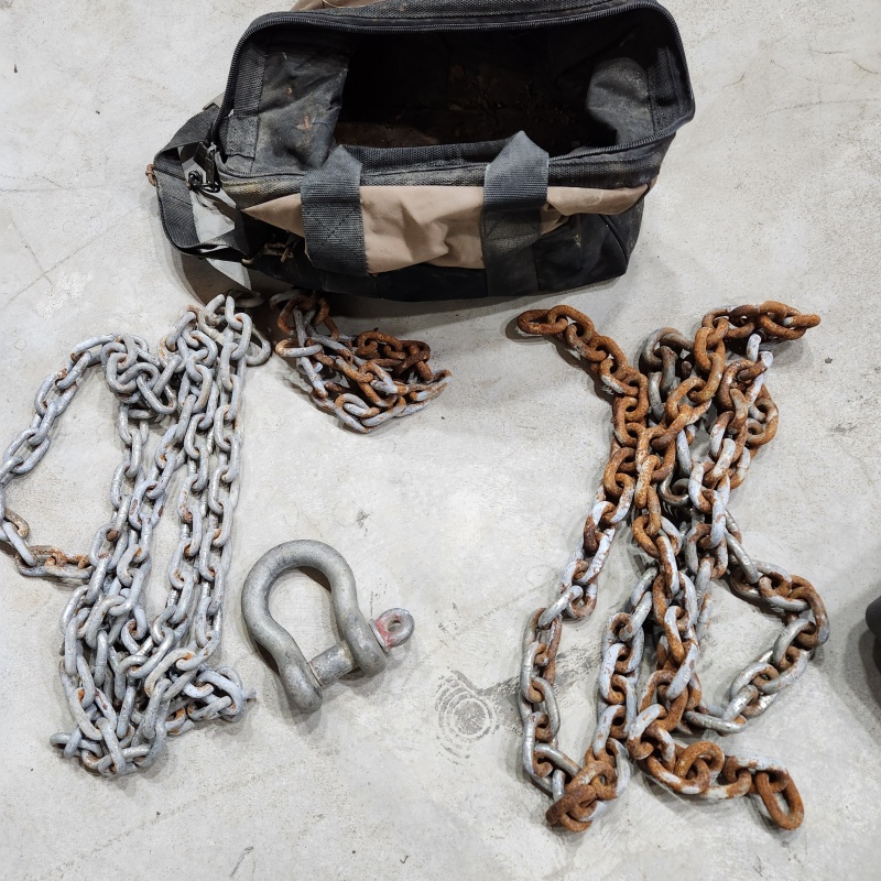 Bag of Chains and a 6 1/2 "  D-Ring      D-30