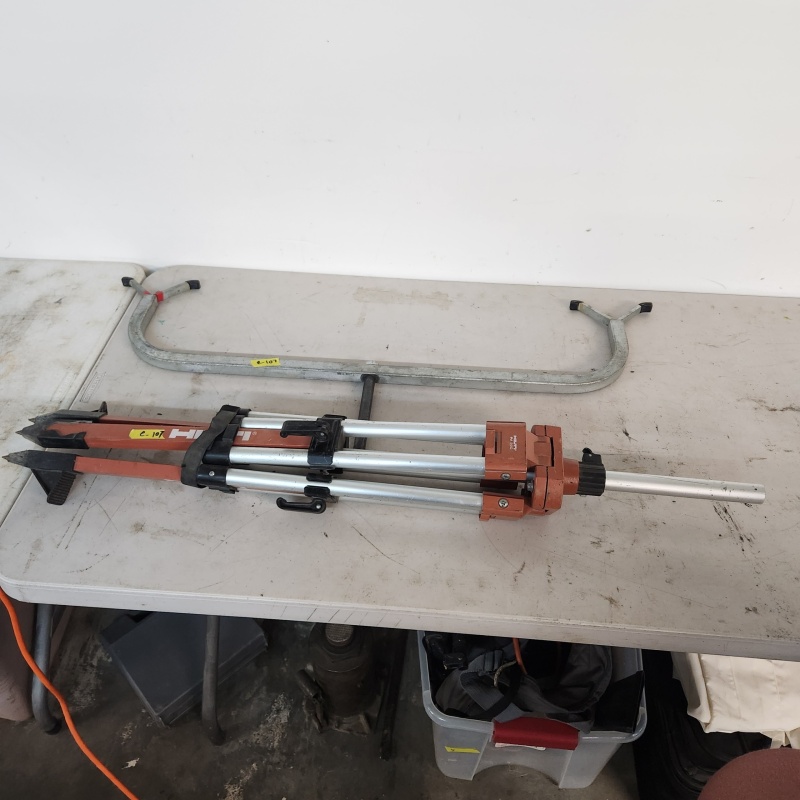 Hilti PA 920 Tripod with a T Stand           e107