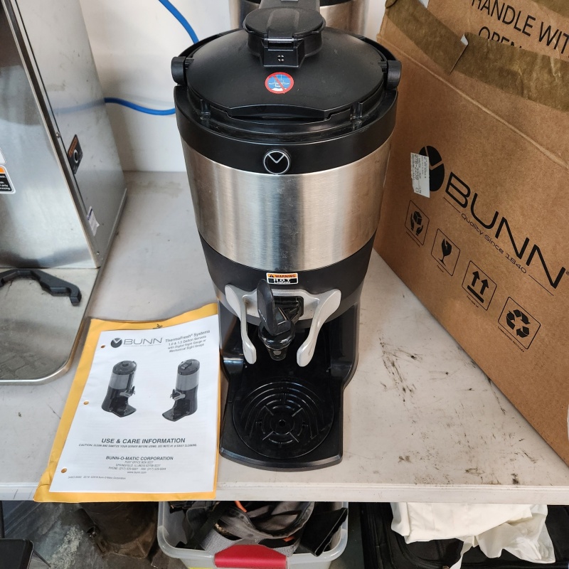 Like New-COST OVER $400 Commercial Bunn ThermoFresh 1 gal Server   c-4