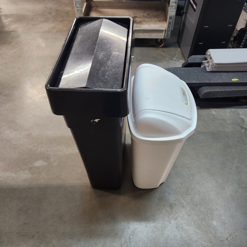 1 Commercial Trash Can with Lid and 1 Kitchen Can    c-52