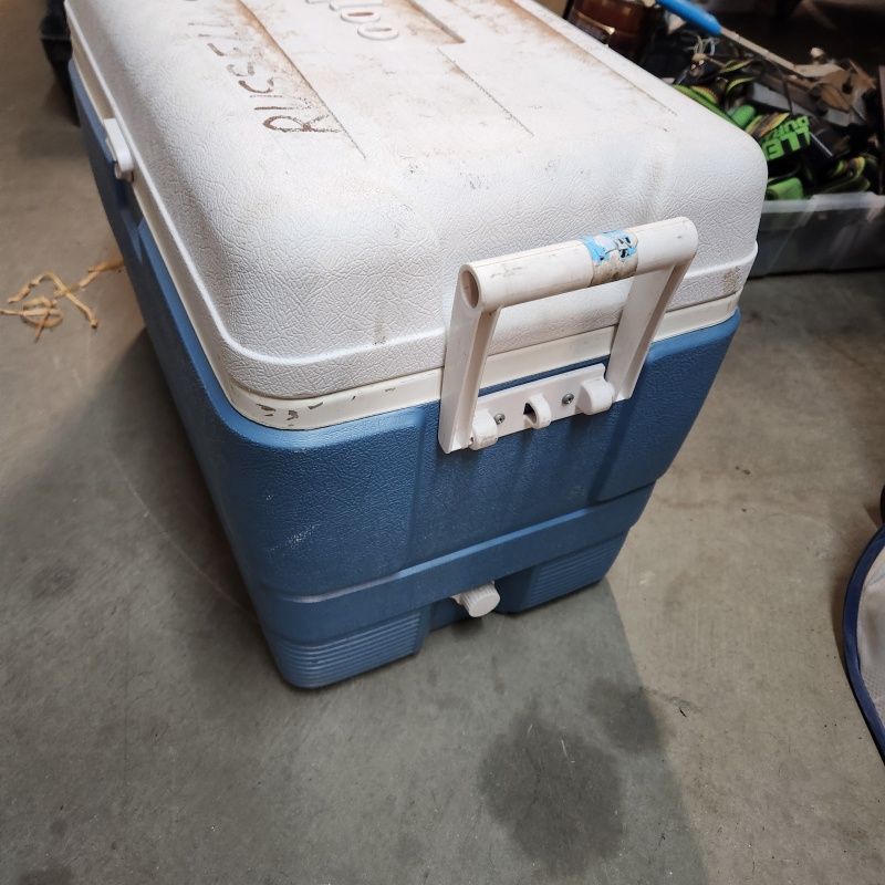 Igloo Ice Chest With Handles And The Drain Plug    5-4