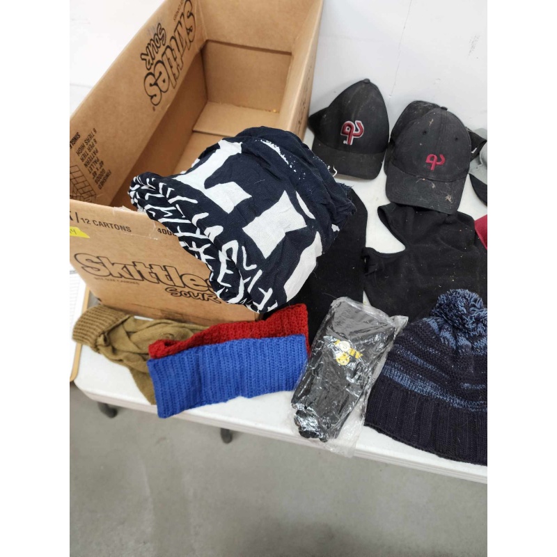 Hats and Gloves Lot   k-44