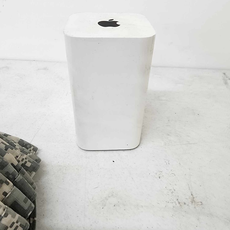 Military Hats and Apple TimeCapsule 137-24
