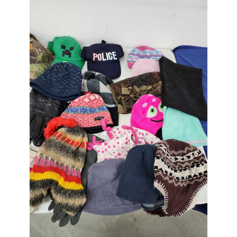 Hats and Gloves Lot   k-44