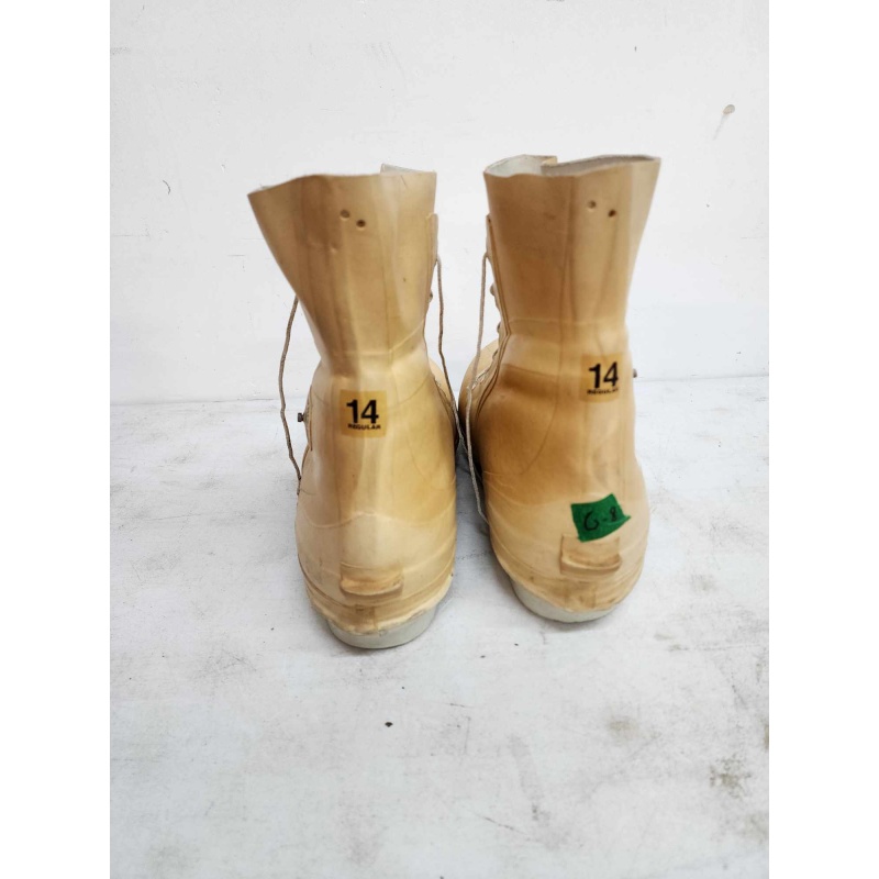 Bunny boots size 14. G-8