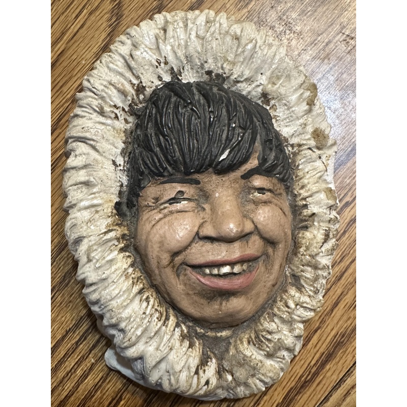 Inuit Face t-16