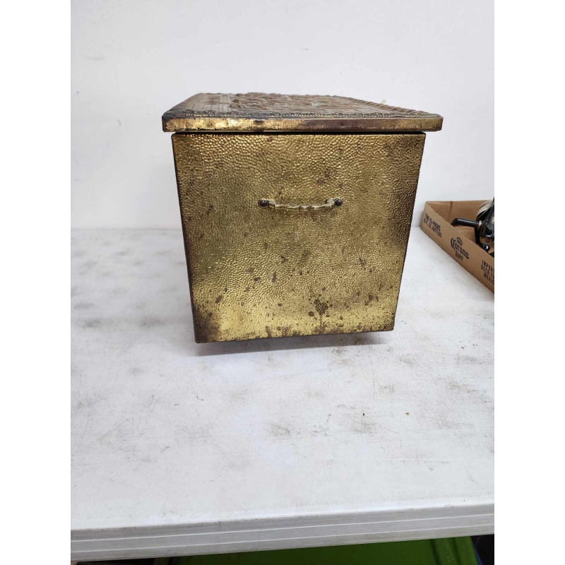 Brass engraved box. D-29