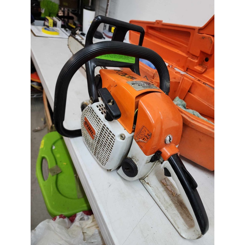 Stihl chainsaw with hardcase. 26-50