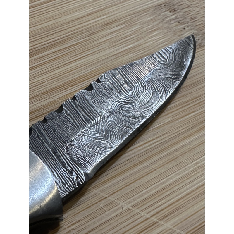 Damascus Knife t-1